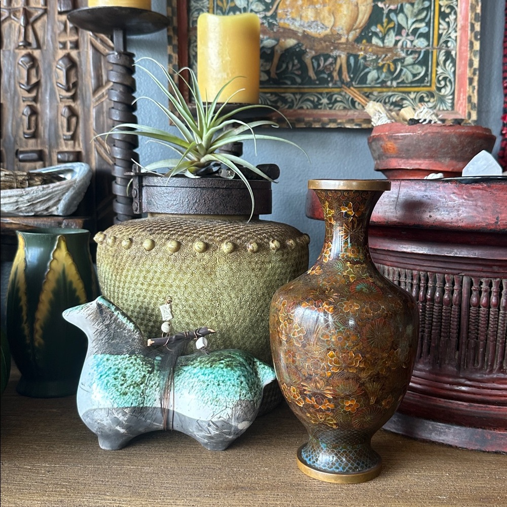 🇯🇵Pretty antique cloisonné vase from Japan. Has some damage so look at the pics